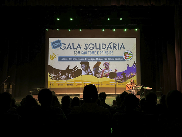 Gala abraçar S. Tomé